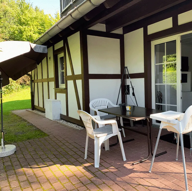 Terrasse mit Sitzgelegenheit